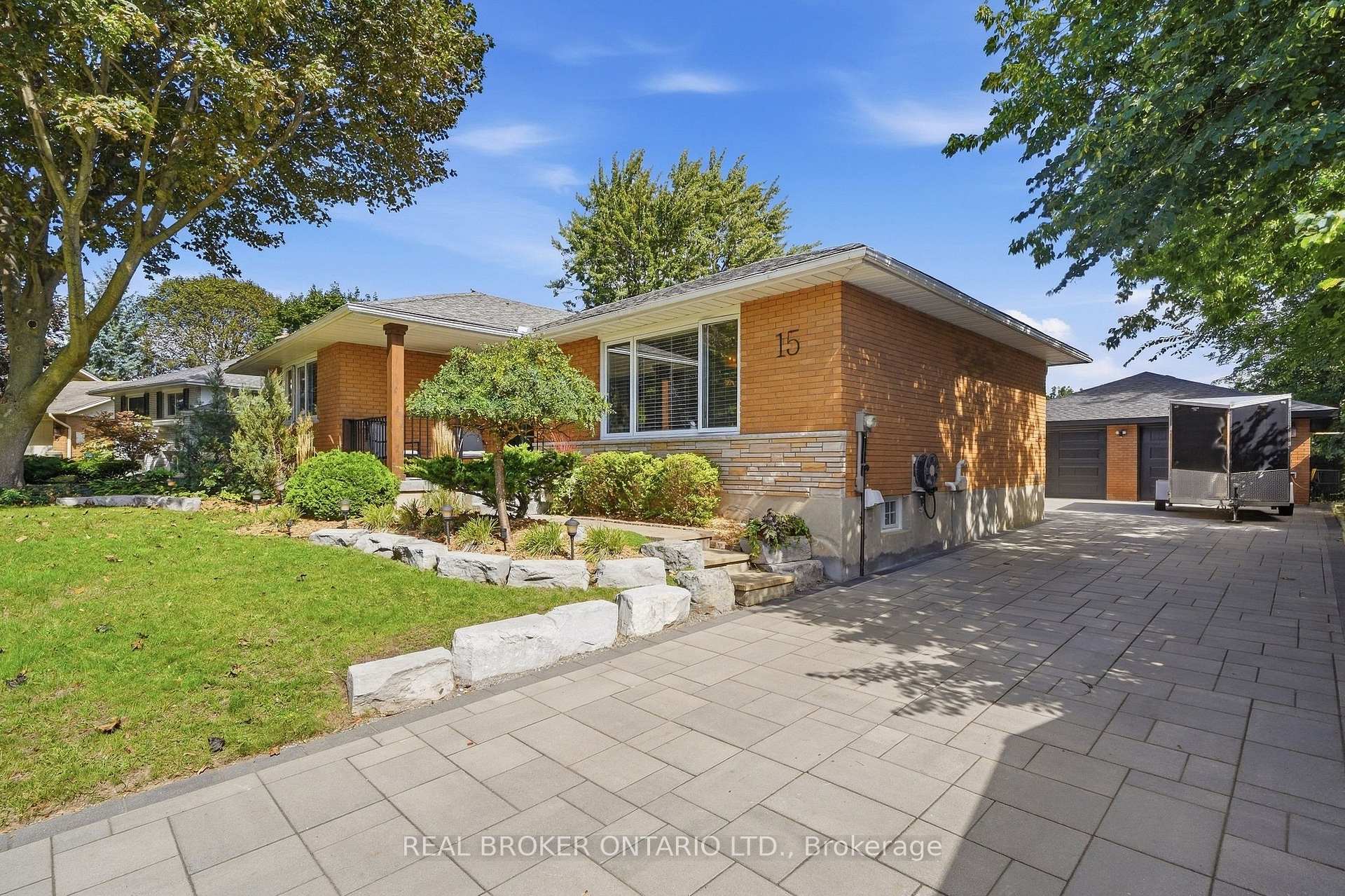 Photo 4 of 15 Linton Place, Kitchener, Stanley Park — HOMEH
