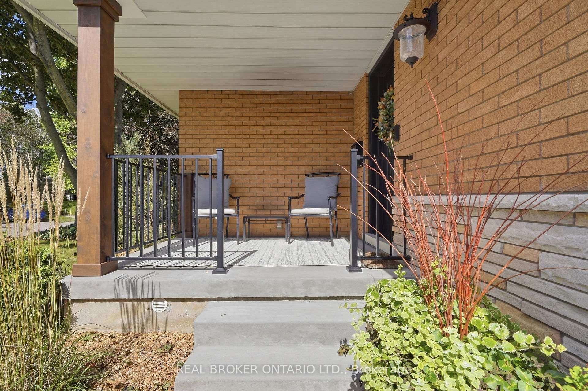 Photo 5 of 15 Linton Place, Kitchener, Stanley Park — HOMEH