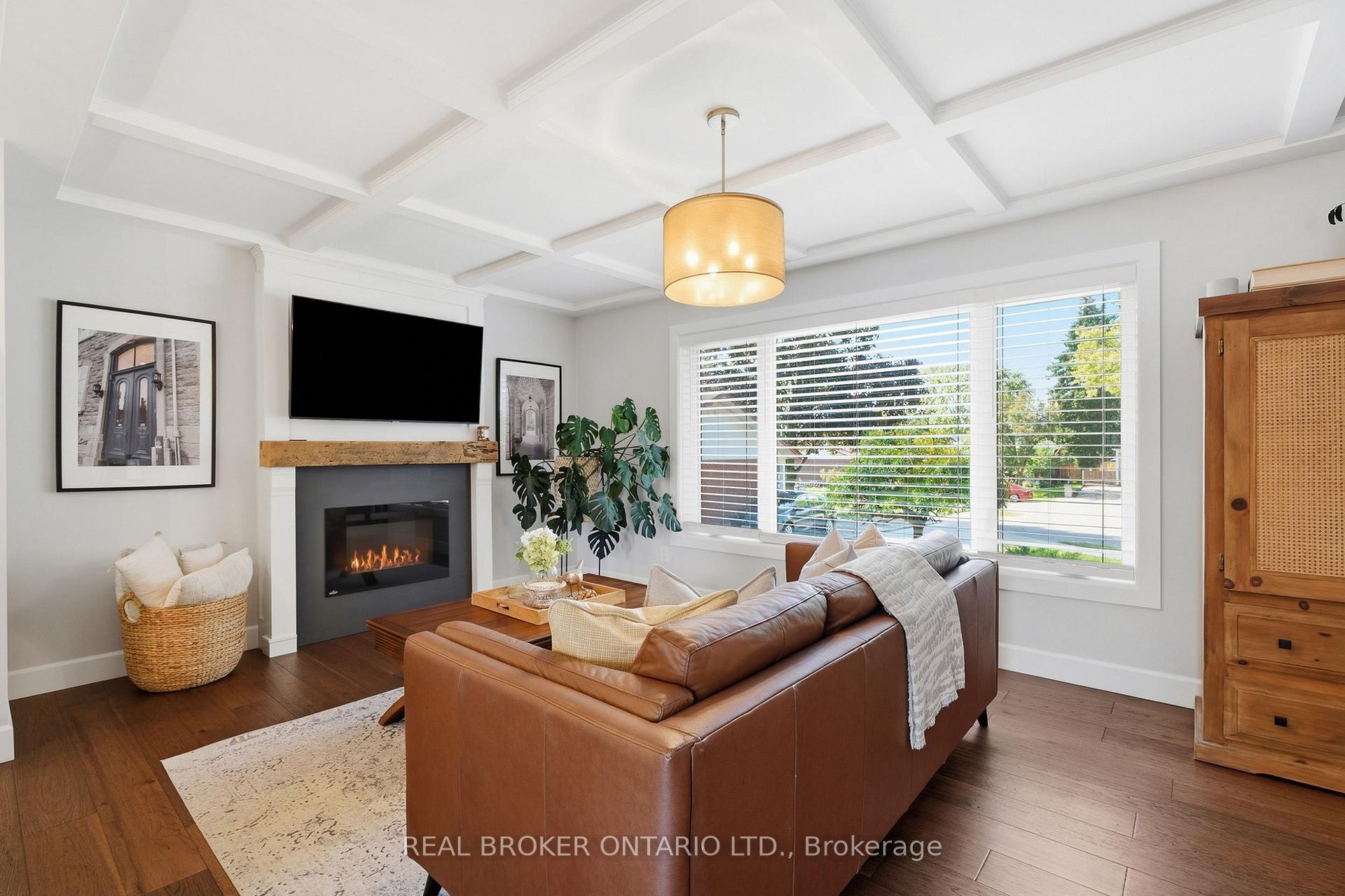 Photo 12 of 15 Linton Place, Kitchener, Stanley Park — HOMEH