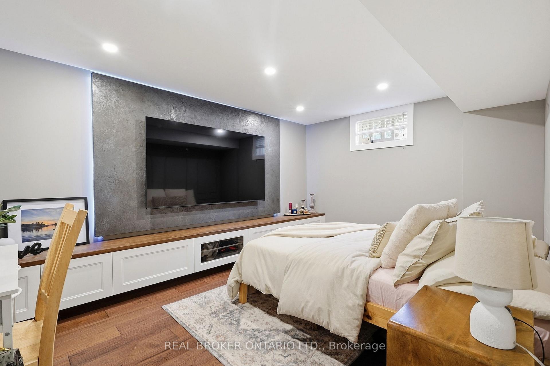 Photo 34 of 15 Linton Place, Kitchener, Stanley Park — HOMEH
