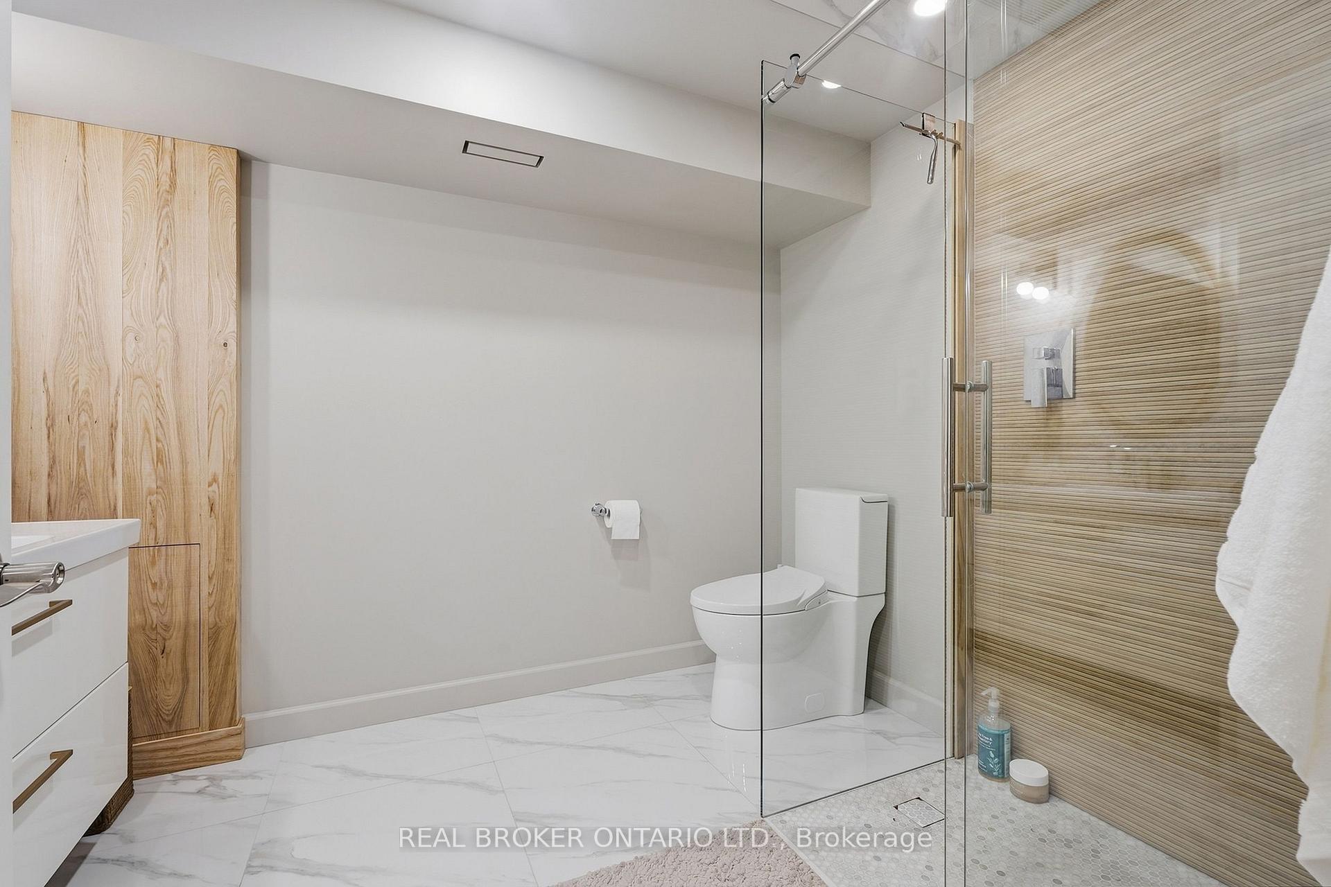 Photo 41 of 15 Linton Place, Kitchener, Stanley Park — HOMEH
