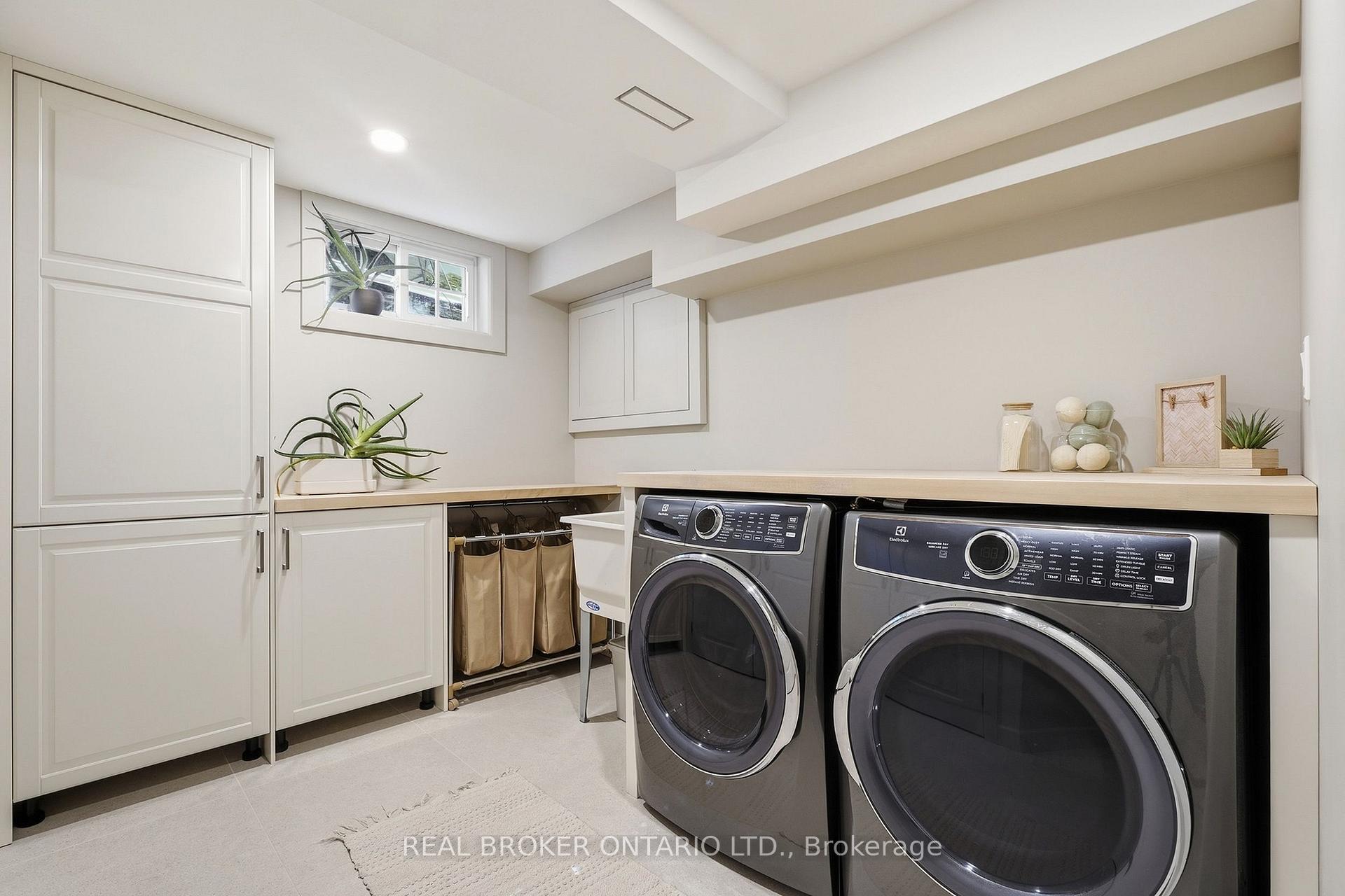 Photo 42 of 15 Linton Place, Kitchener, Stanley Park — HOMEH