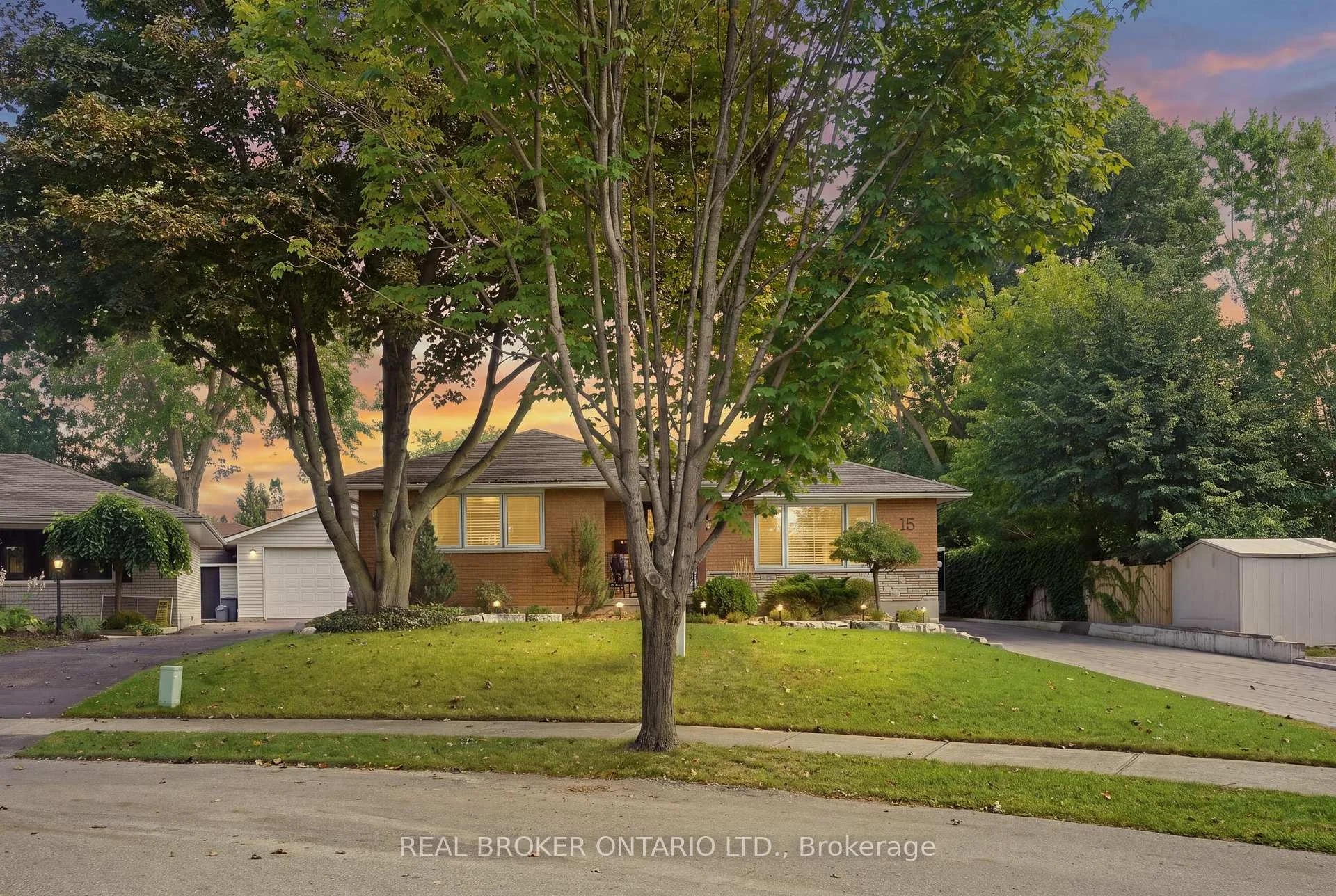 Photo 2 of 15 Linton Place, Kitchener, Stanley Park — HOMEH