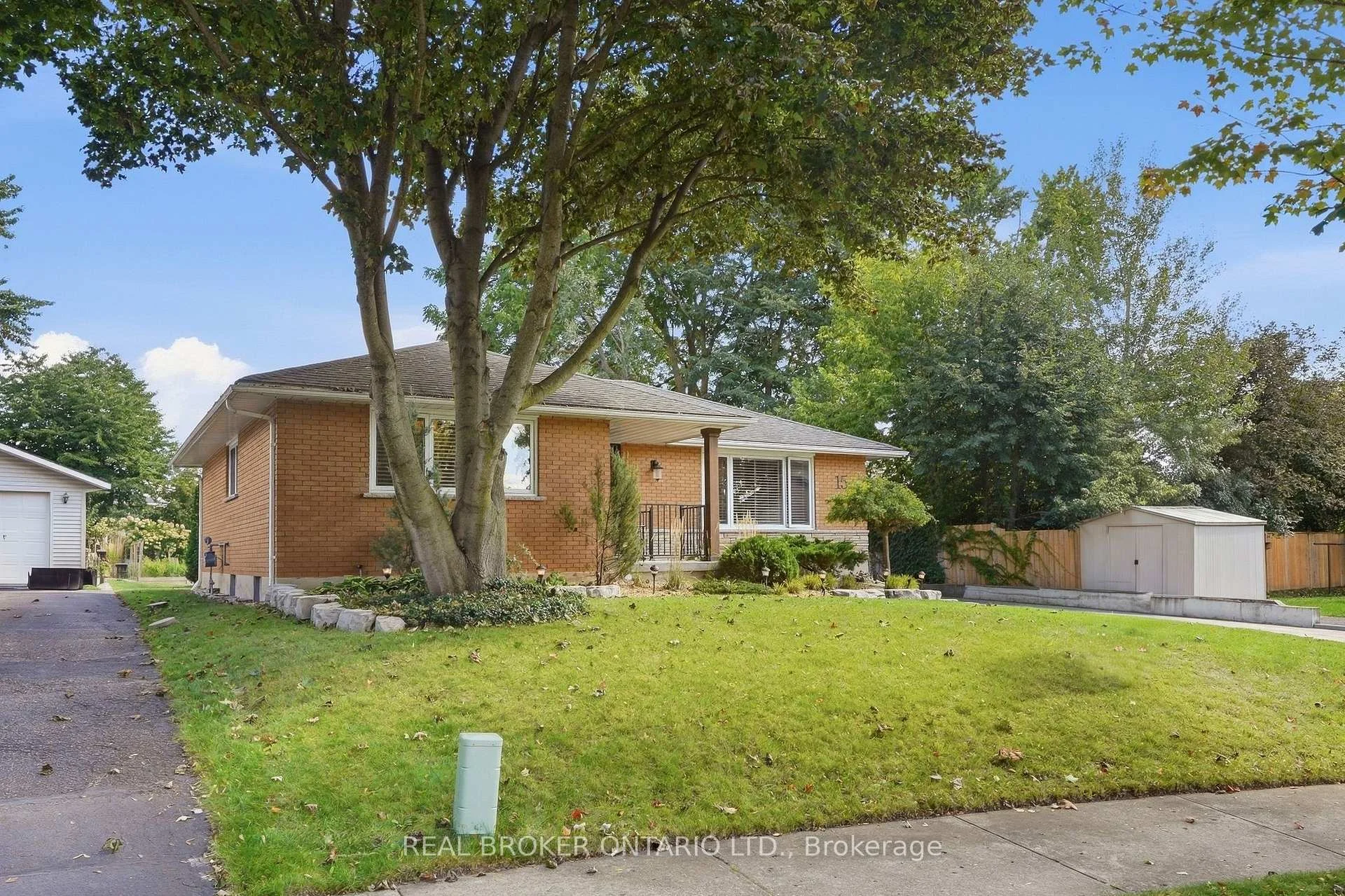 Photo 29 of 15 Linton Place, Kitchener, Stanley Park — HOMEH