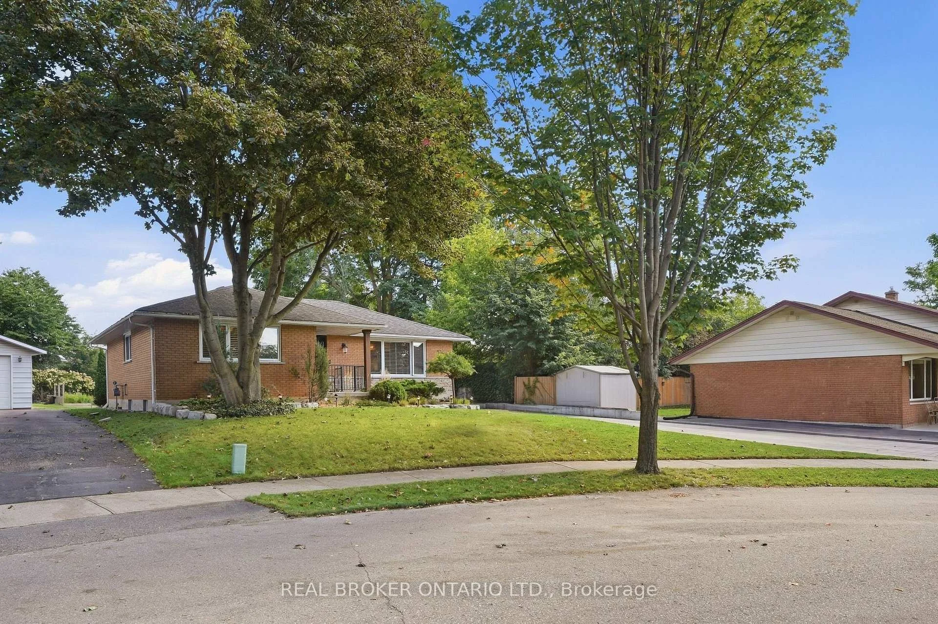 Photo 53 of 15 Linton Place, Kitchener, Stanley Park — HOMEH