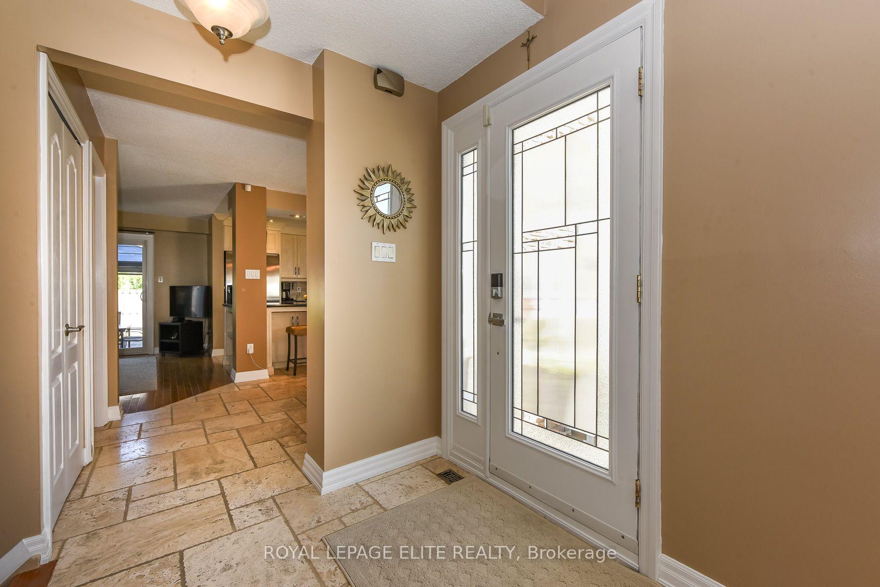 Photo 5 of 67 Elmbrook Crescent E, Etobicoke, Eringate-Centennial-West Deane — HOMEH