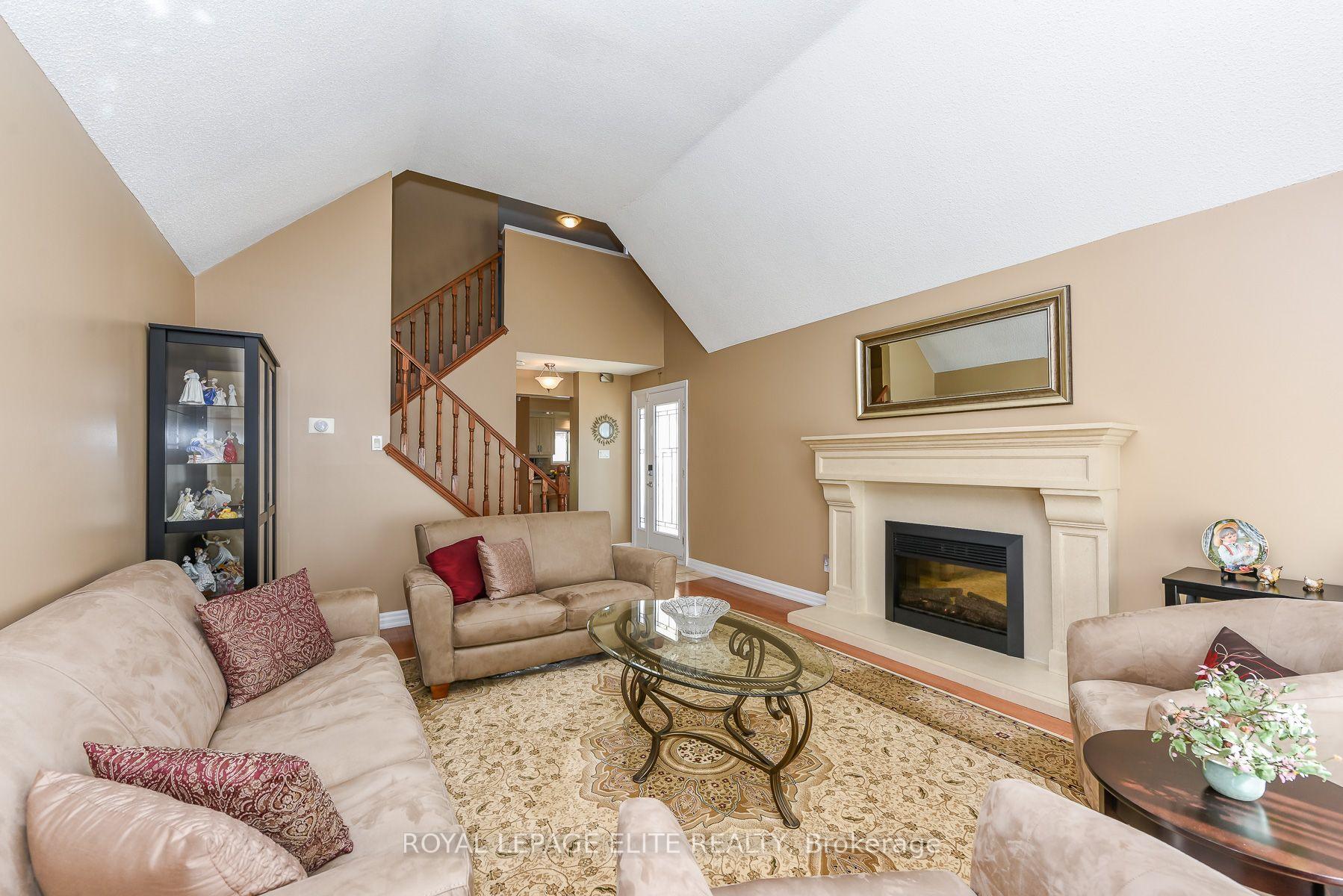 Photo 8 of 67 Elmbrook Crescent E, Etobicoke, Eringate-Centennial-West Deane — HOMEH
