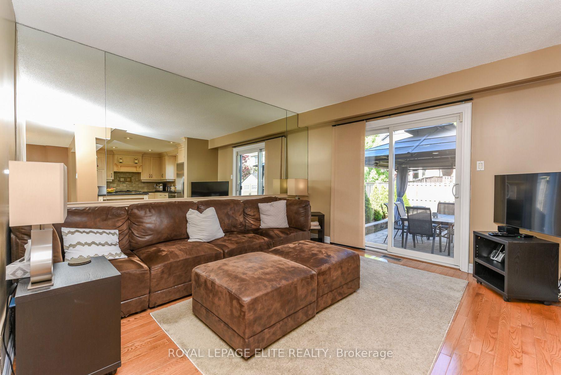 Photo 13 of 67 Elmbrook Crescent E, Etobicoke, Eringate-Centennial-West Deane — HOMEH