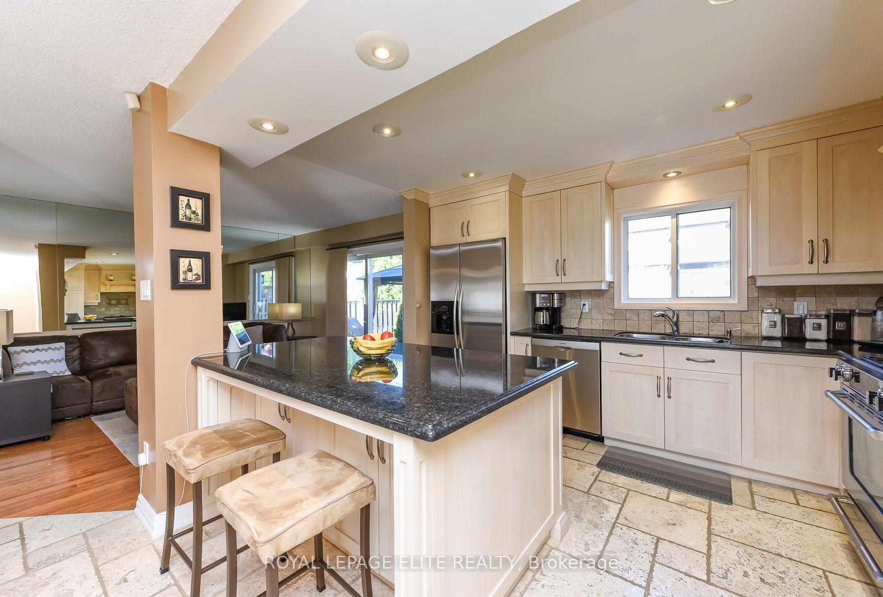 Photo 15 of 67 Elmbrook Crescent E, Etobicoke, Eringate-Centennial-West Deane — HOMEH