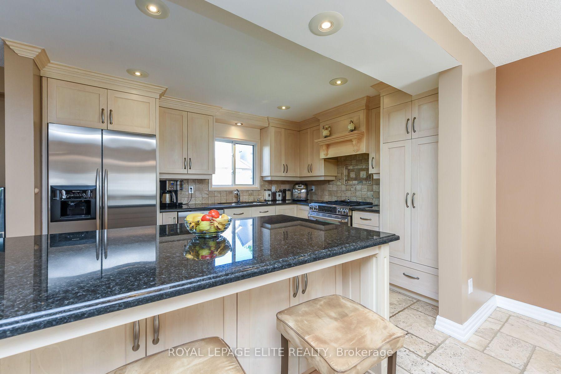 Photo 16 of 67 Elmbrook Crescent E, Etobicoke, Eringate-Centennial-West Deane — HOMEH