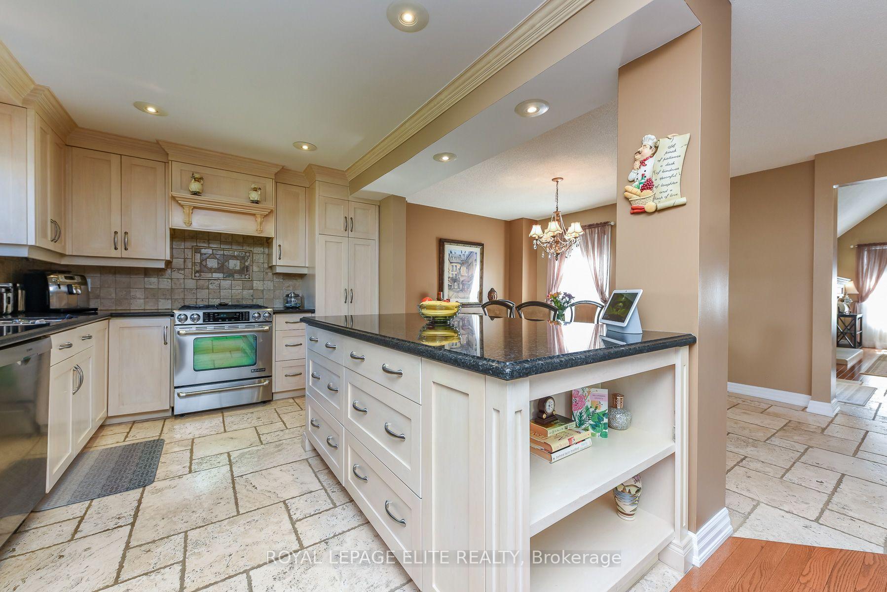 Photo 17 of 67 Elmbrook Crescent E, Etobicoke, Eringate-Centennial-West Deane — HOMEH