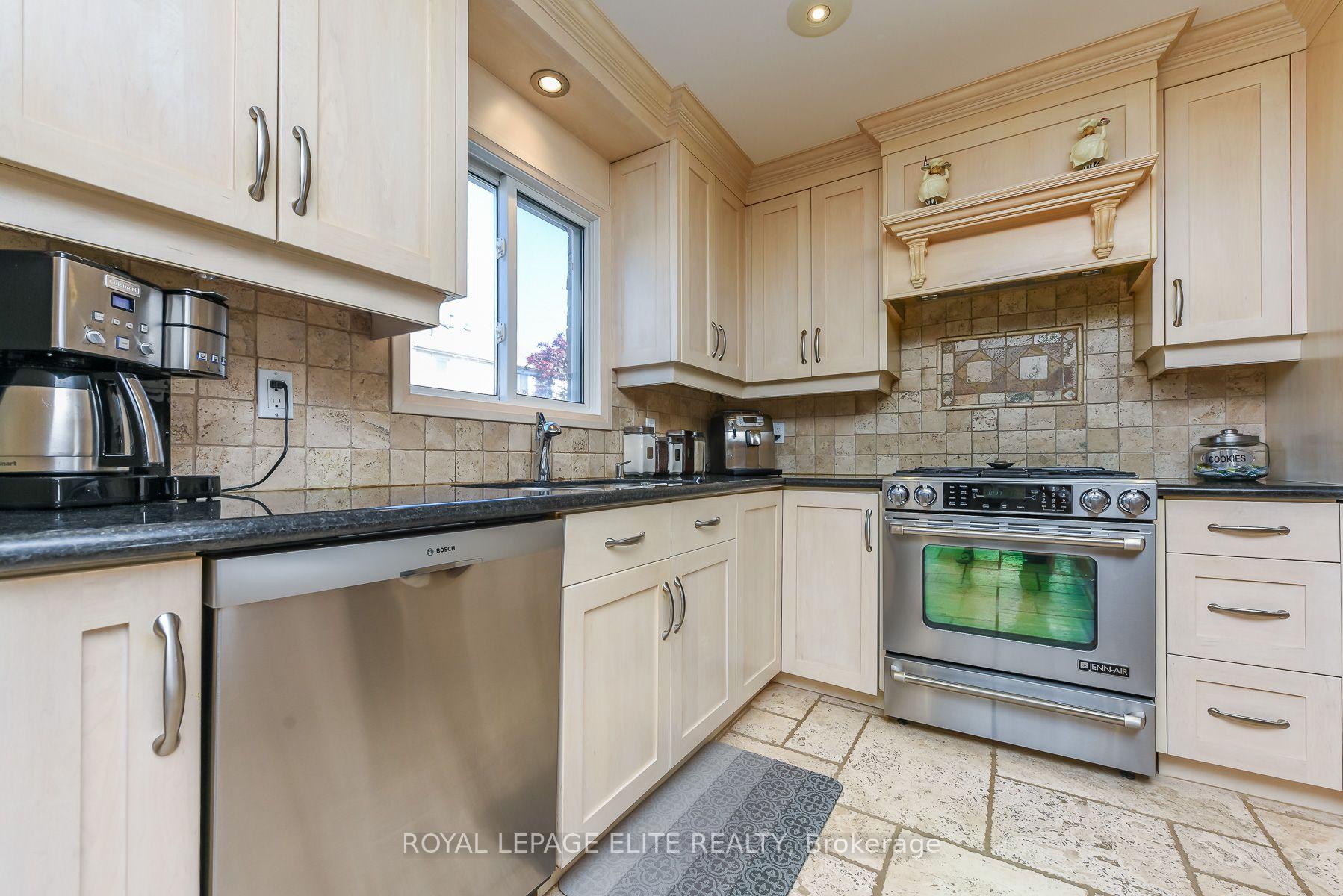 Photo 18 of 67 Elmbrook Crescent E, Etobicoke, Eringate-Centennial-West Deane — HOMEH
