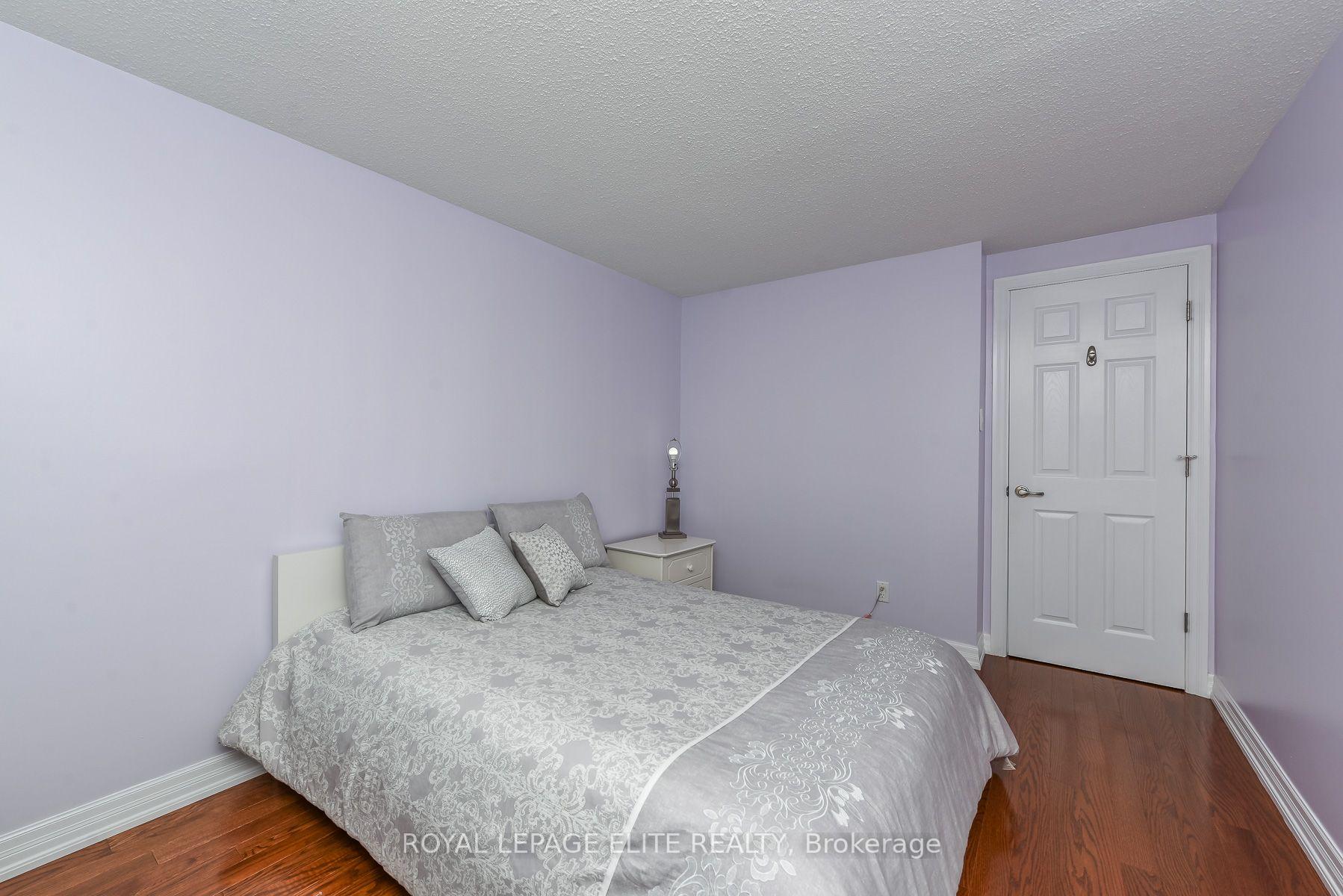 Photo 20 of 67 Elmbrook Crescent E, Etobicoke, Eringate-Centennial-West Deane — HOMEH