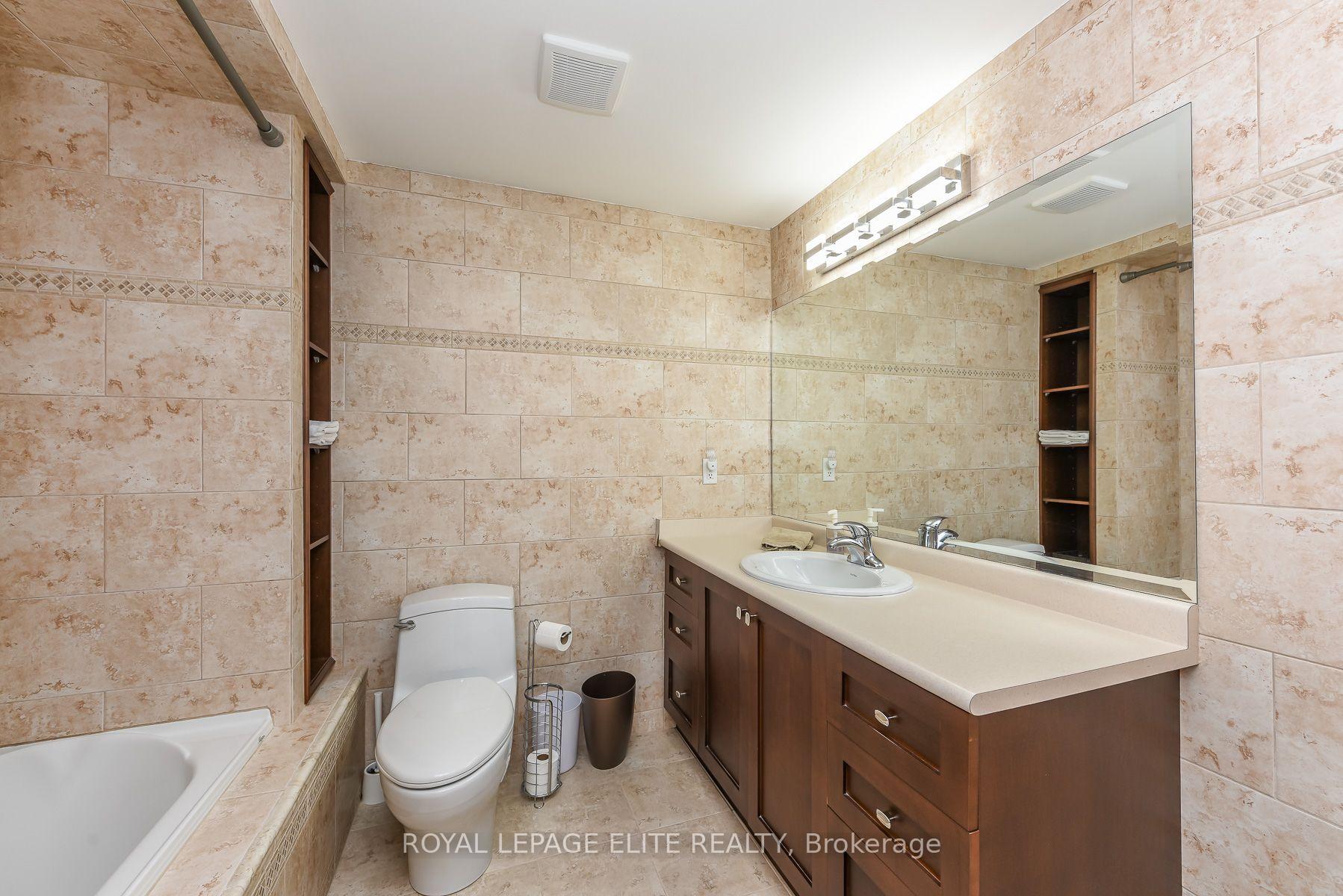 Photo 23 of 67 Elmbrook Crescent E, Etobicoke, Eringate-Centennial-West Deane — HOMEH
