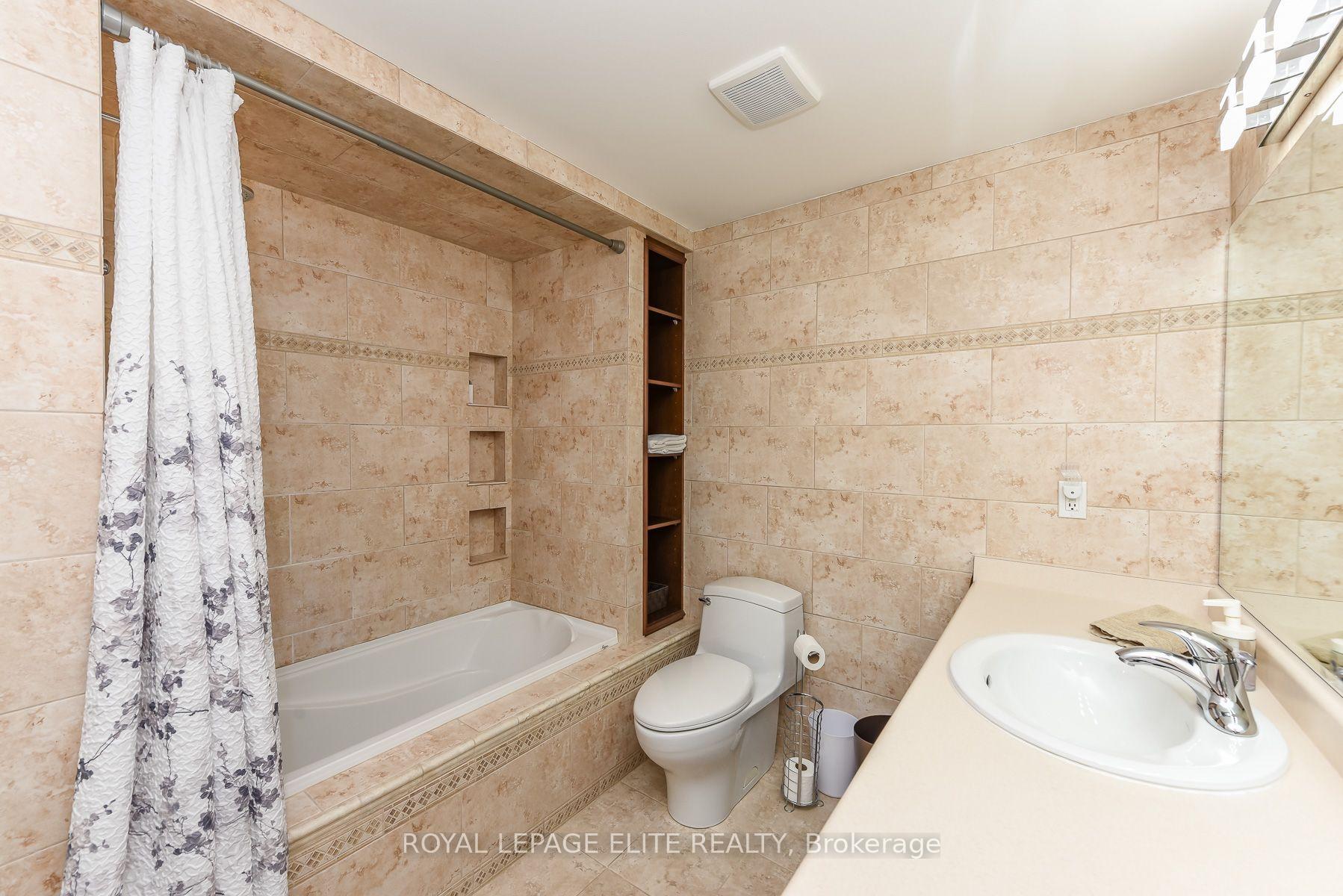 Photo 24 of 67 Elmbrook Crescent E, Etobicoke, Eringate-Centennial-West Deane — HOMEH