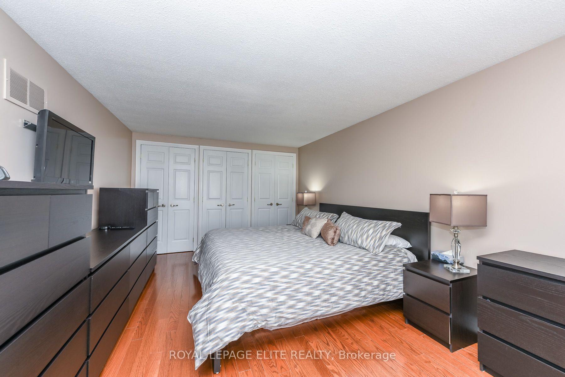Photo 25 of 67 Elmbrook Crescent E, Etobicoke, Eringate-Centennial-West Deane — HOMEH