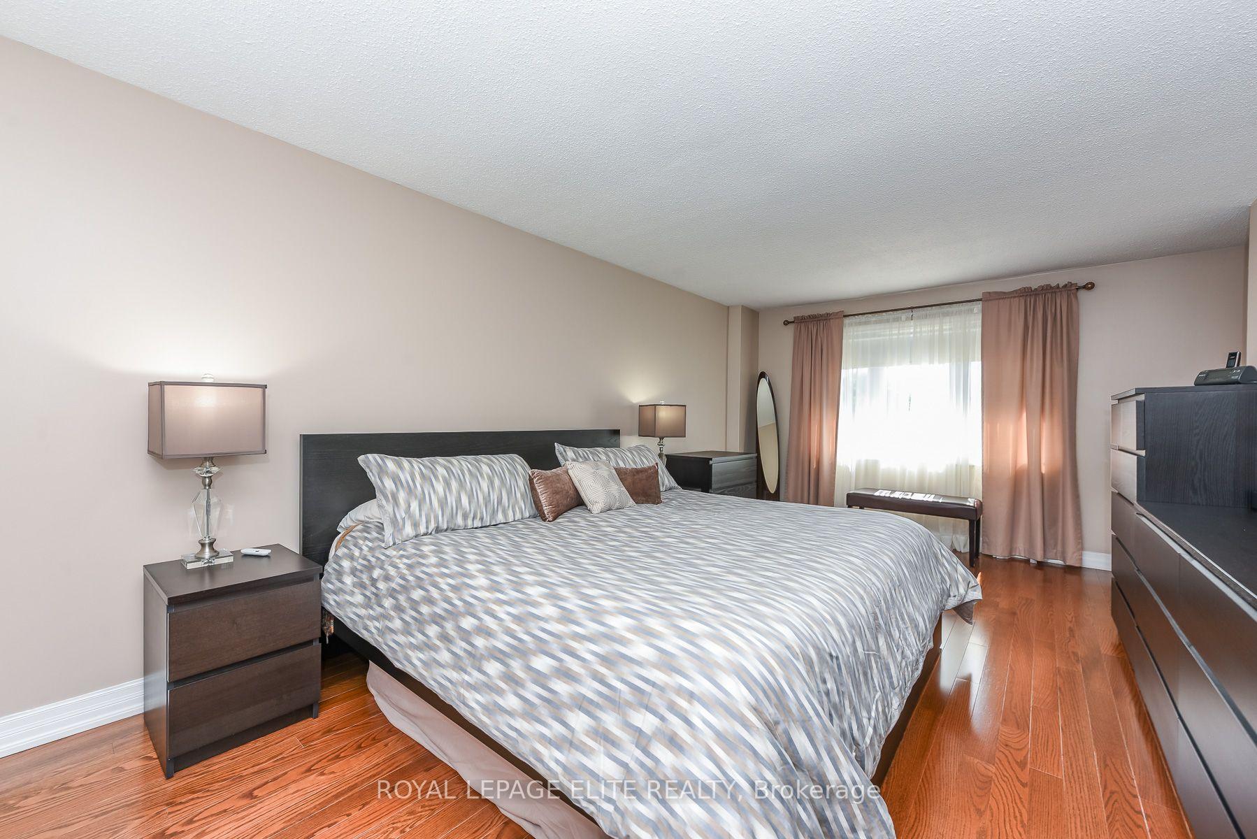 Photo 26 of 67 Elmbrook Crescent E, Etobicoke, Eringate-Centennial-West Deane — HOMEH