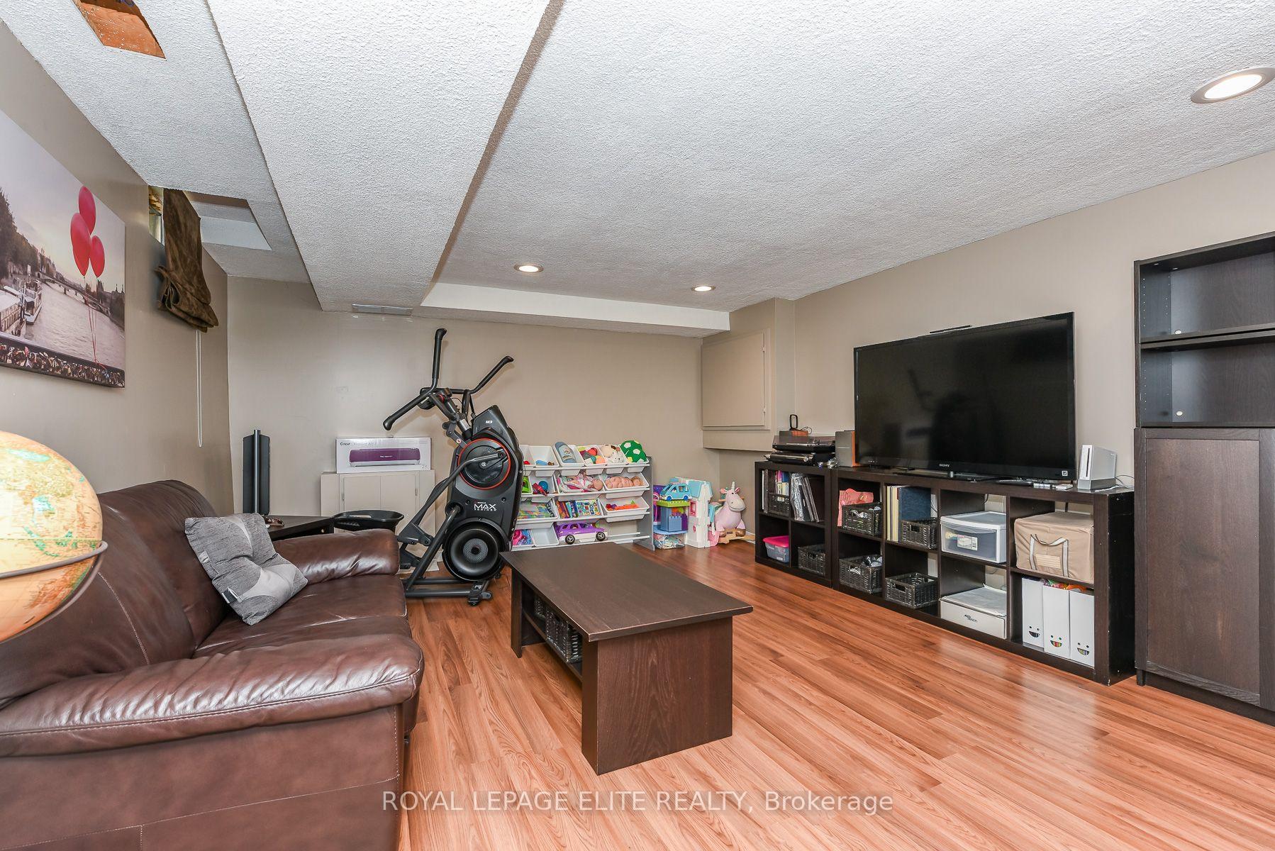 Photo 30 of 67 Elmbrook Crescent E, Etobicoke, Eringate-Centennial-West Deane — HOMEH