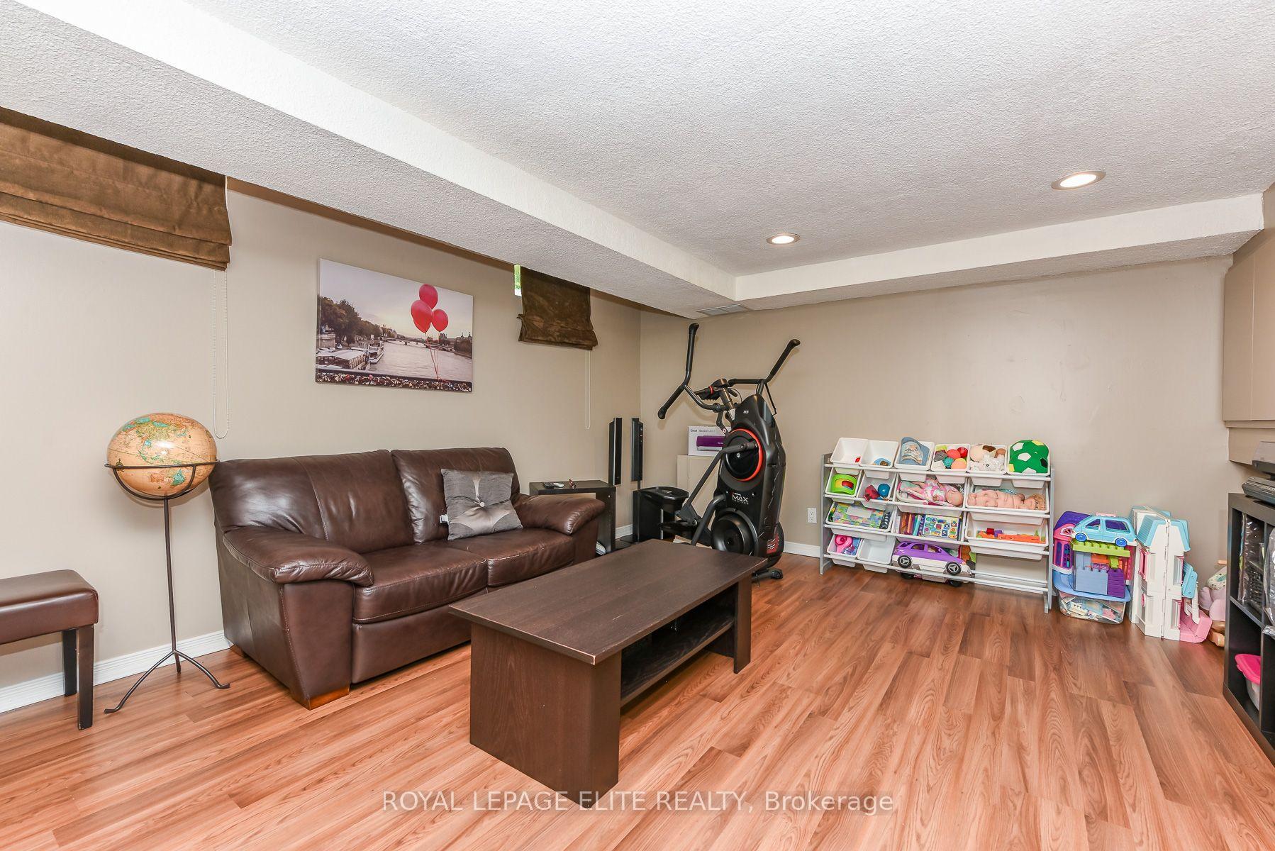 Photo 31 of 67 Elmbrook Crescent E, Etobicoke, Eringate-Centennial-West Deane — HOMEH