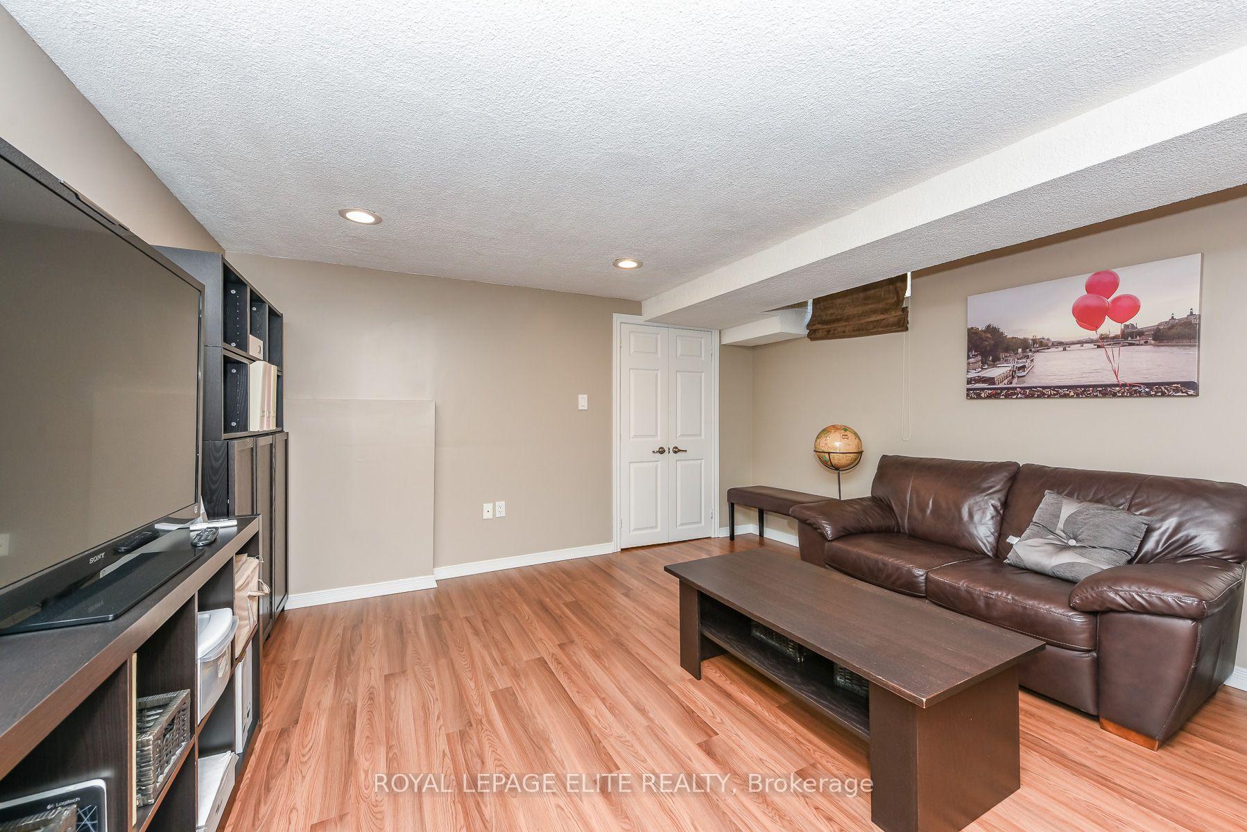Photo 32 of 67 Elmbrook Crescent E, Etobicoke, Eringate-Centennial-West Deane — HOMEH