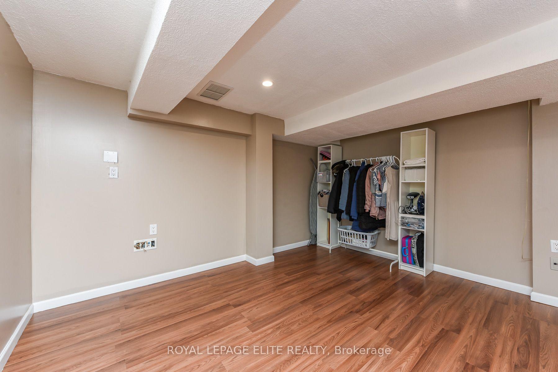 Photo 34 of 67 Elmbrook Crescent E, Etobicoke, Eringate-Centennial-West Deane — HOMEH
