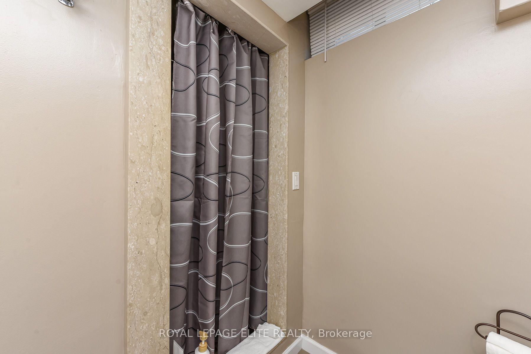 Photo 38 of 67 Elmbrook Crescent E, Etobicoke, Eringate-Centennial-West Deane — HOMEH