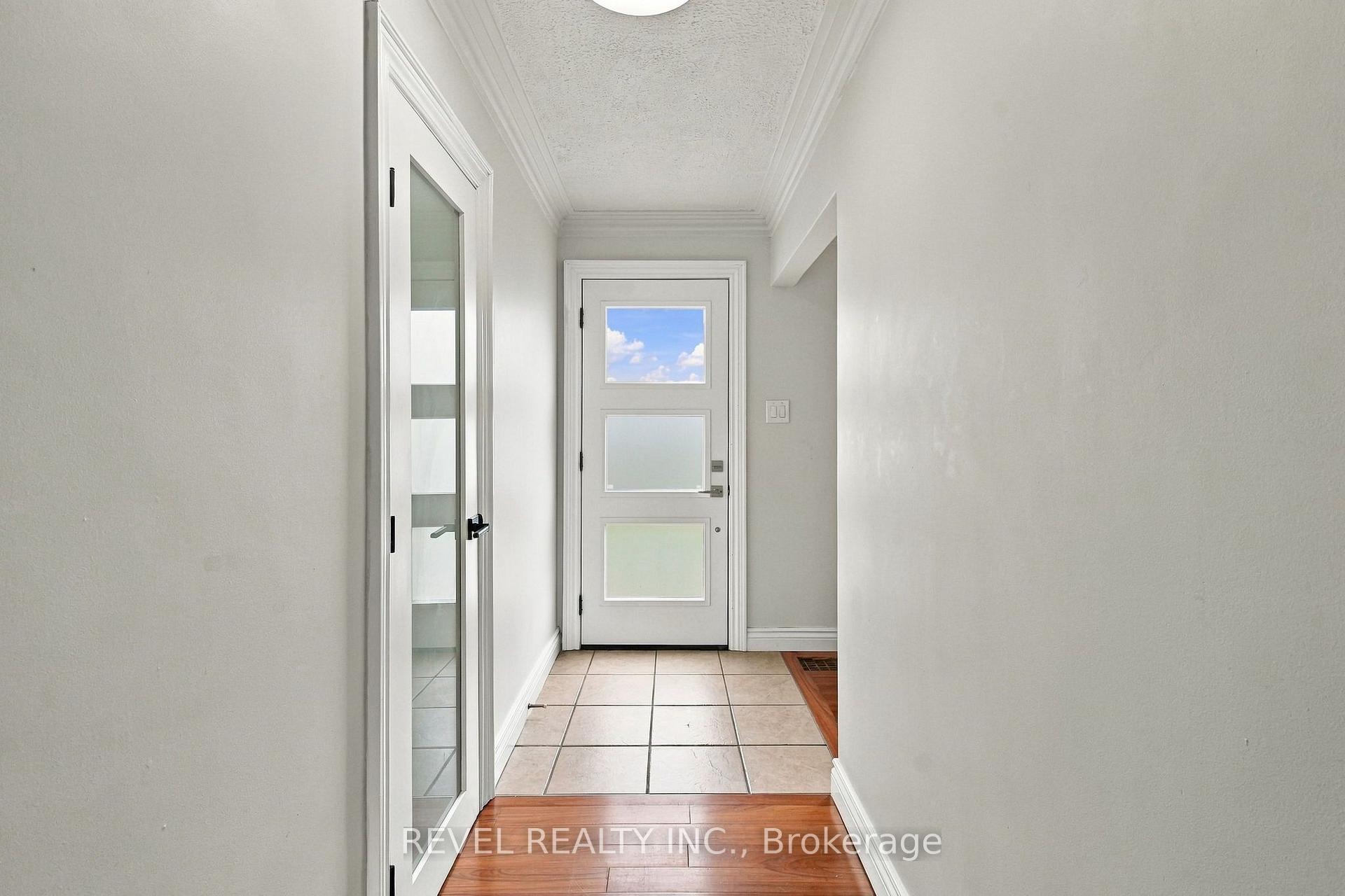 Photo 3 of Unit Main, 990 Harmony Road N, Oshawa, Pinecrest — HOMEH