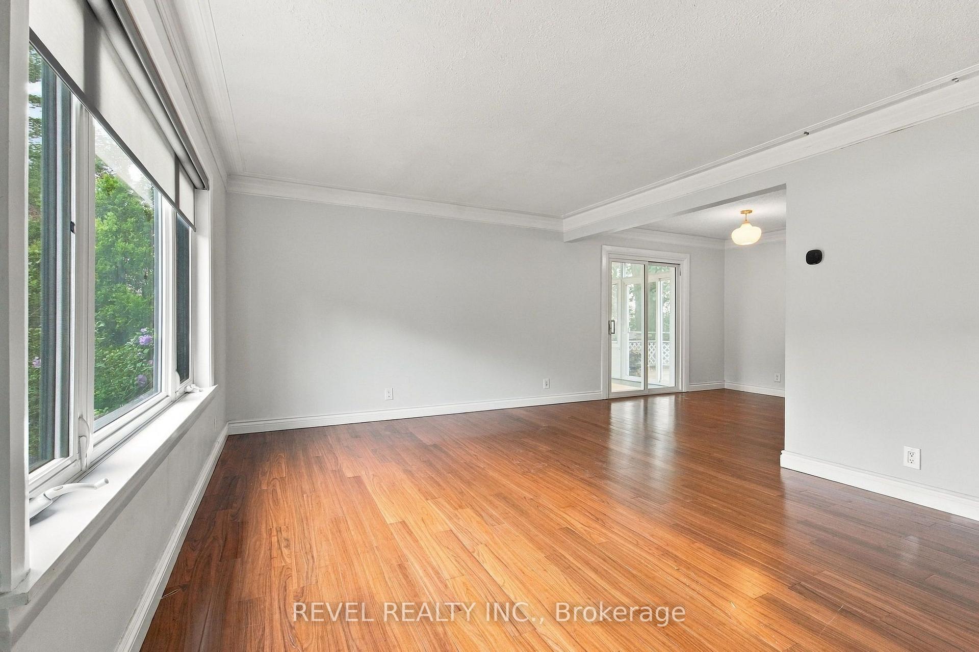 Photo 4 of Unit Main, 990 Harmony Road N, Oshawa, Pinecrest — HOMEH