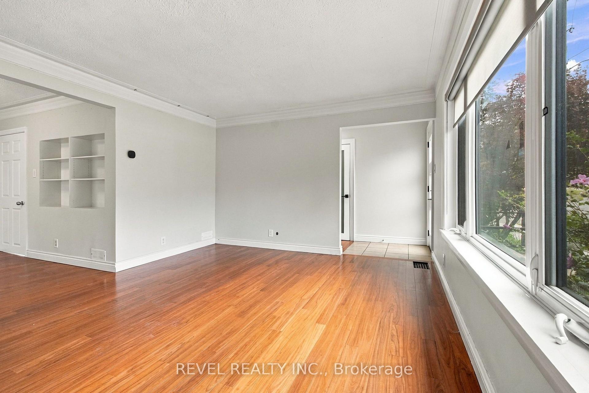 Photo 5 of Unit Main, 990 Harmony Road N, Oshawa, Pinecrest — HOMEH