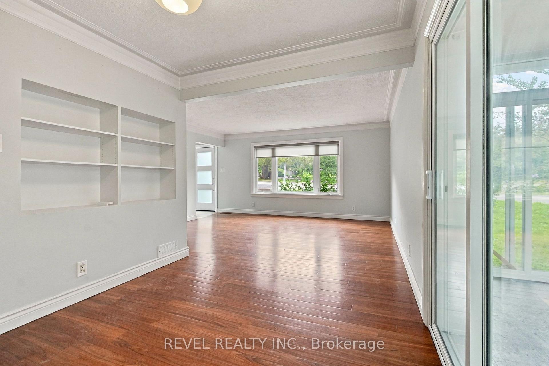 Photo 7 of Unit Main, 990 Harmony Road N, Oshawa, Pinecrest — HOMEH