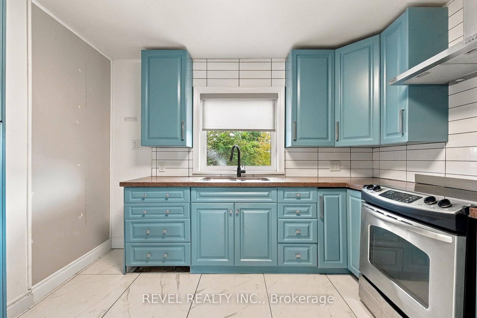 Photo 10 of Unit Main, 990 Harmony Road N, Oshawa, Pinecrest — HOMEH