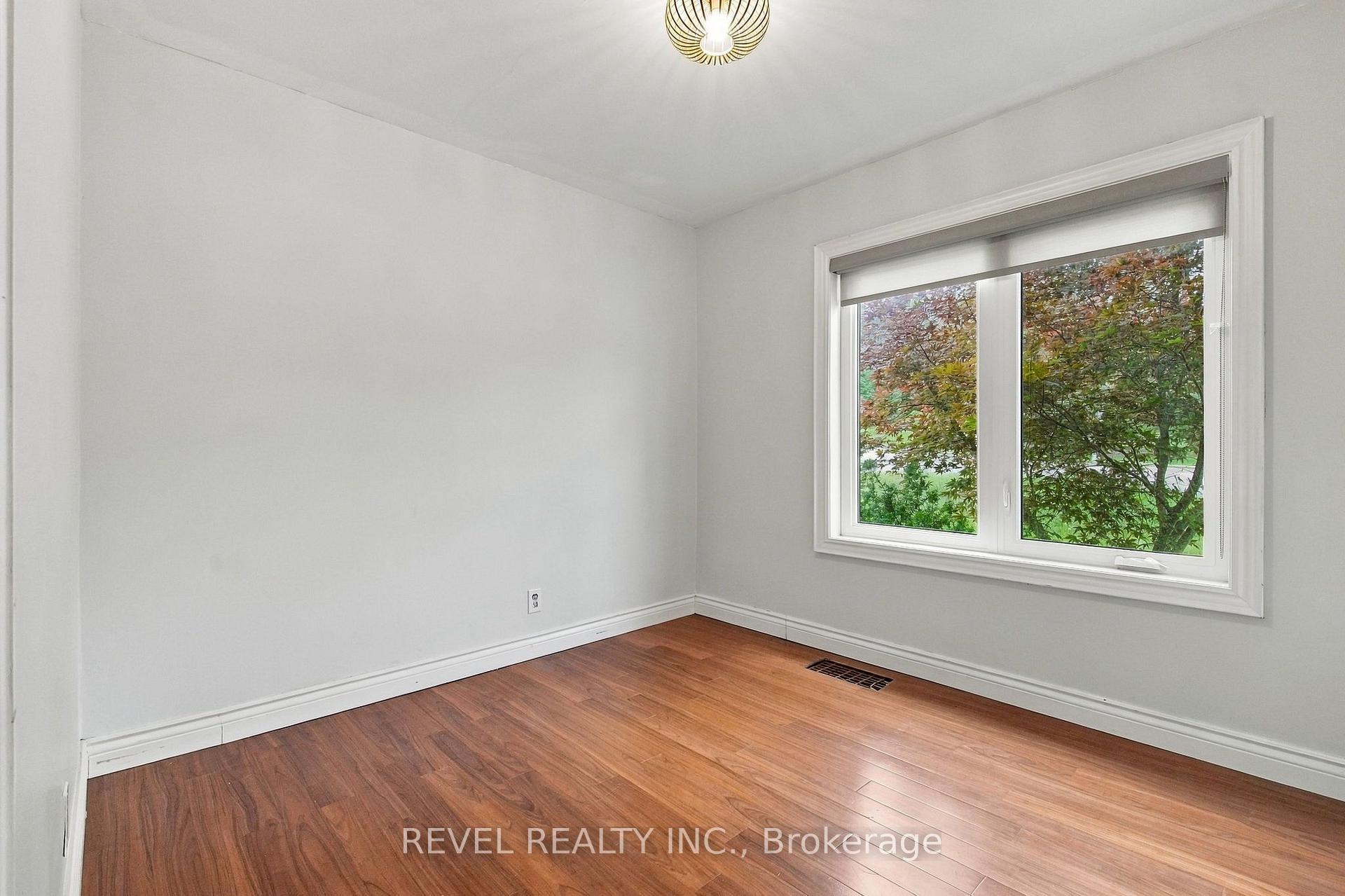 Photo 13 of Unit Main, 990 Harmony Road N, Oshawa, Pinecrest — HOMEH
