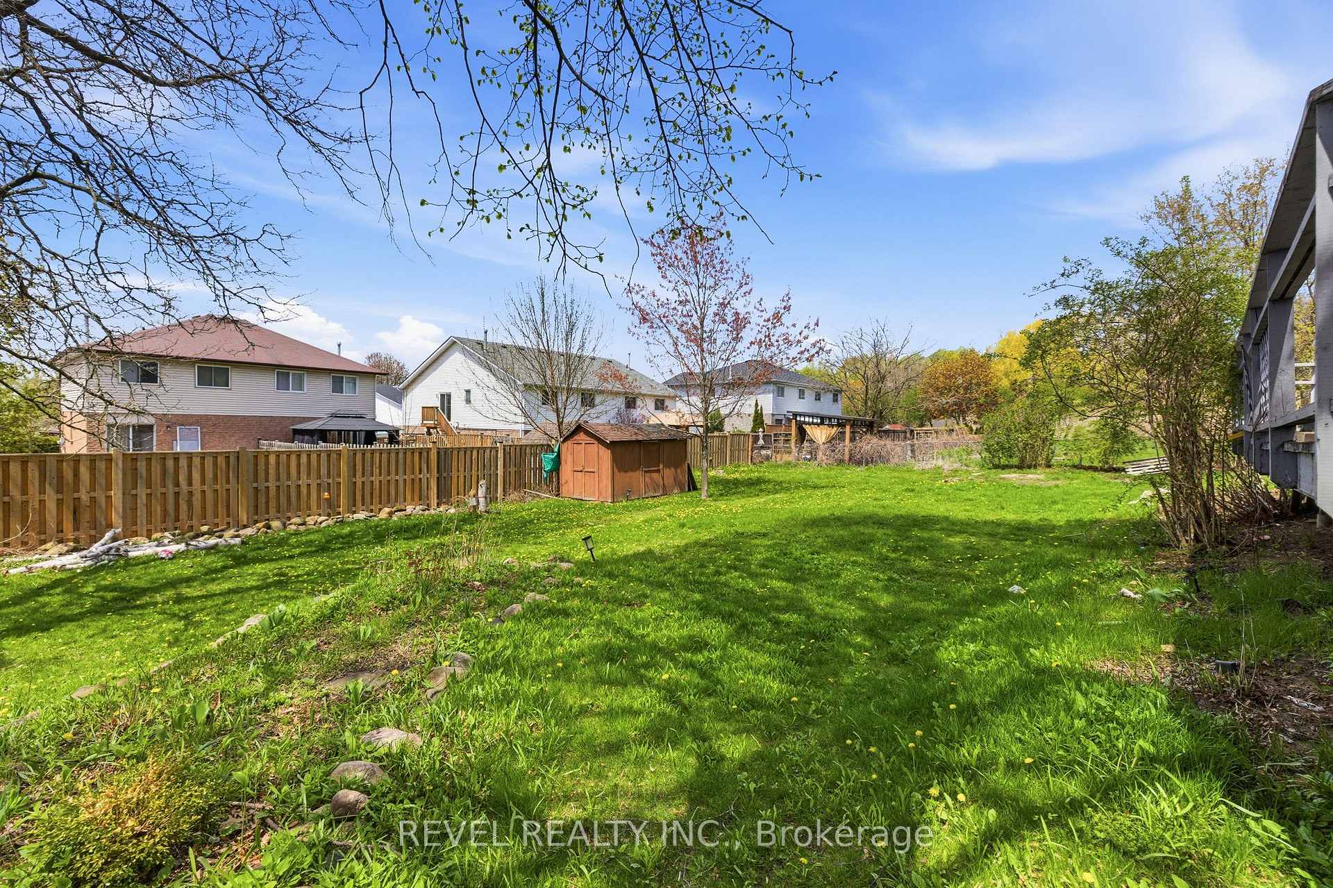 Photo 22 of Unit Main, 990 Harmony Road N, Oshawa, Pinecrest — HOMEH