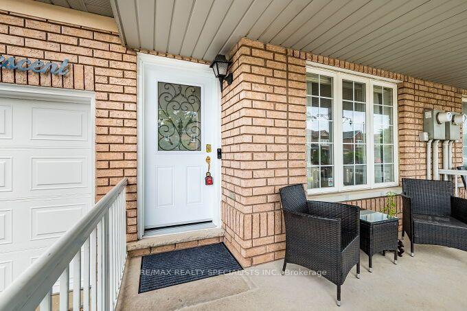 Photo 6 of 37 Peachleaf Crescent, Brampton, Fletcher's Meadow — HOMEH