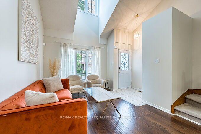 Photo 9 of 37 Peachleaf Crescent, Brampton, Fletcher's Meadow — HOMEH