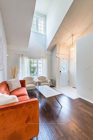 Photo 10 of 37 Peachleaf Crescent, Brampton, Fletcher's Meadow — HOMEH
