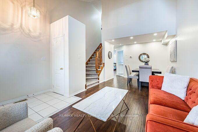 Photo 12 of 37 Peachleaf Crescent, Brampton, Fletcher's Meadow — HOMEH
