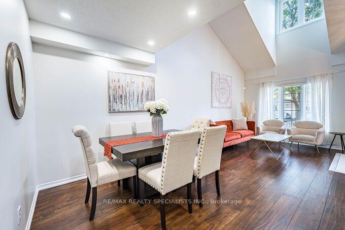 Photo 13 of 37 Peachleaf Crescent, Brampton, Fletcher's Meadow — HOMEH