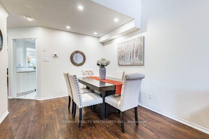 Photo 14 of 37 Peachleaf Crescent, Brampton, Fletcher's Meadow — HOMEH