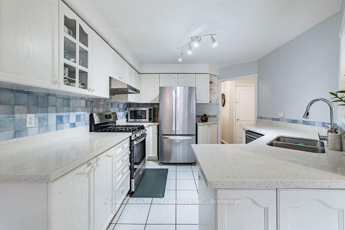 Photo 19 of 37 Peachleaf Crescent, Brampton, Fletcher's Meadow — HOMEH