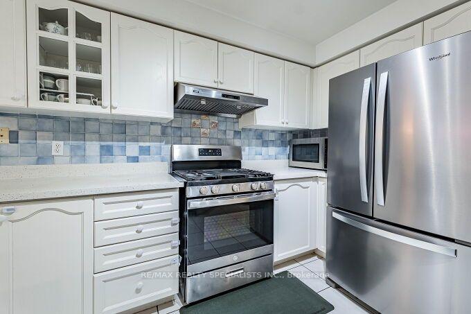 Photo 21 of 37 Peachleaf Crescent, Brampton, Fletcher's Meadow — HOMEH