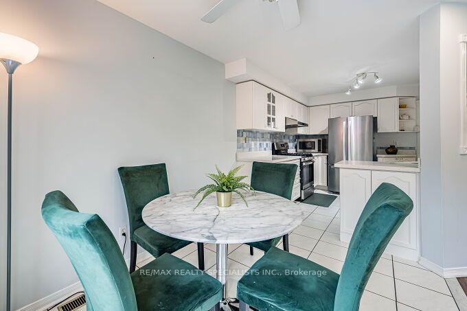 Photo 22 of 37 Peachleaf Crescent, Brampton, Fletcher's Meadow — HOMEH