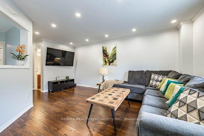 Photo 23 of 37 Peachleaf Crescent, Brampton, Fletcher's Meadow — HOMEH