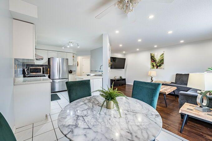 Photo 24 of 37 Peachleaf Crescent, Brampton, Fletcher's Meadow — HOMEH