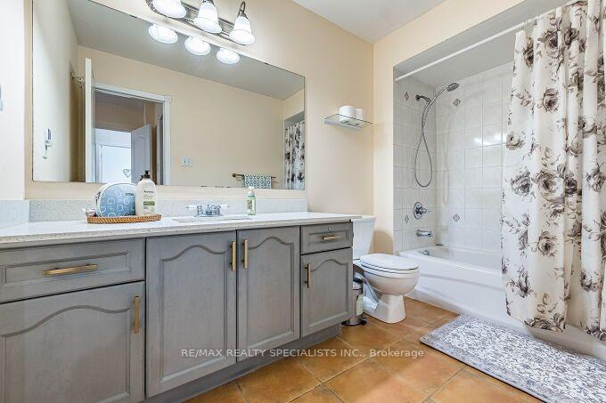 Photo 33 of 37 Peachleaf Crescent, Brampton, Fletcher's Meadow — HOMEH