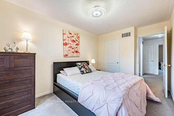 Photo 40 of 37 Peachleaf Crescent, Brampton, Fletcher's Meadow — HOMEH