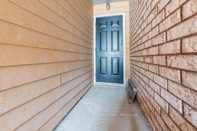 Photo 45 of 37 Peachleaf Crescent, Brampton, Fletcher's Meadow — HOMEH