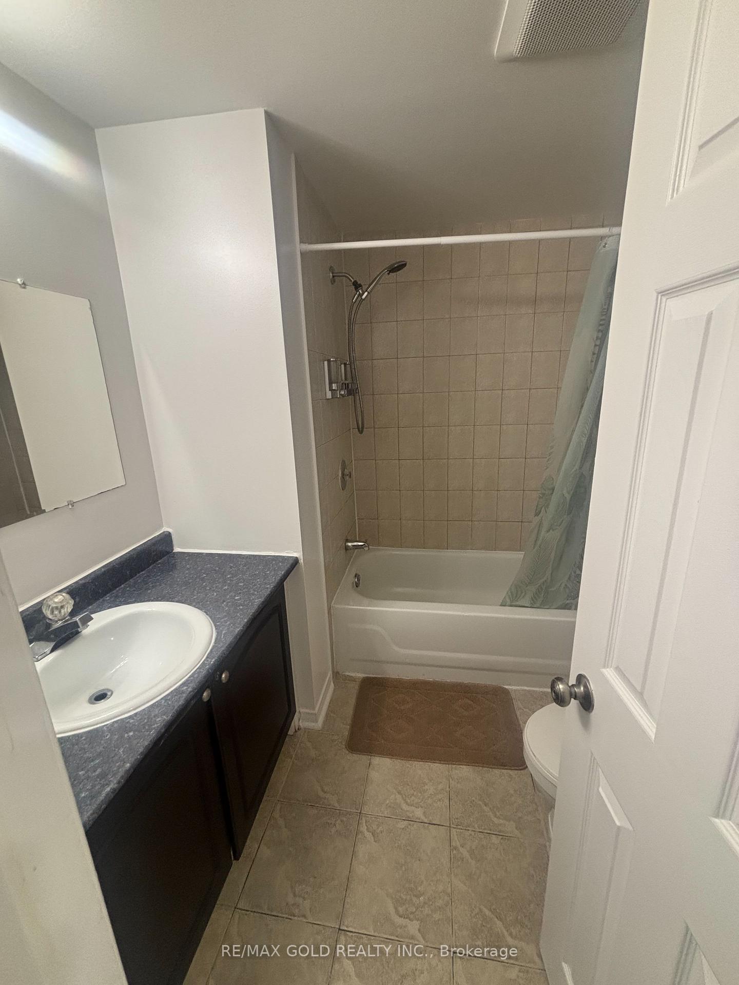 Photo 7 of 11 Eagleridge Drive, Brampton, Sandringham-Wellington — HOMEH