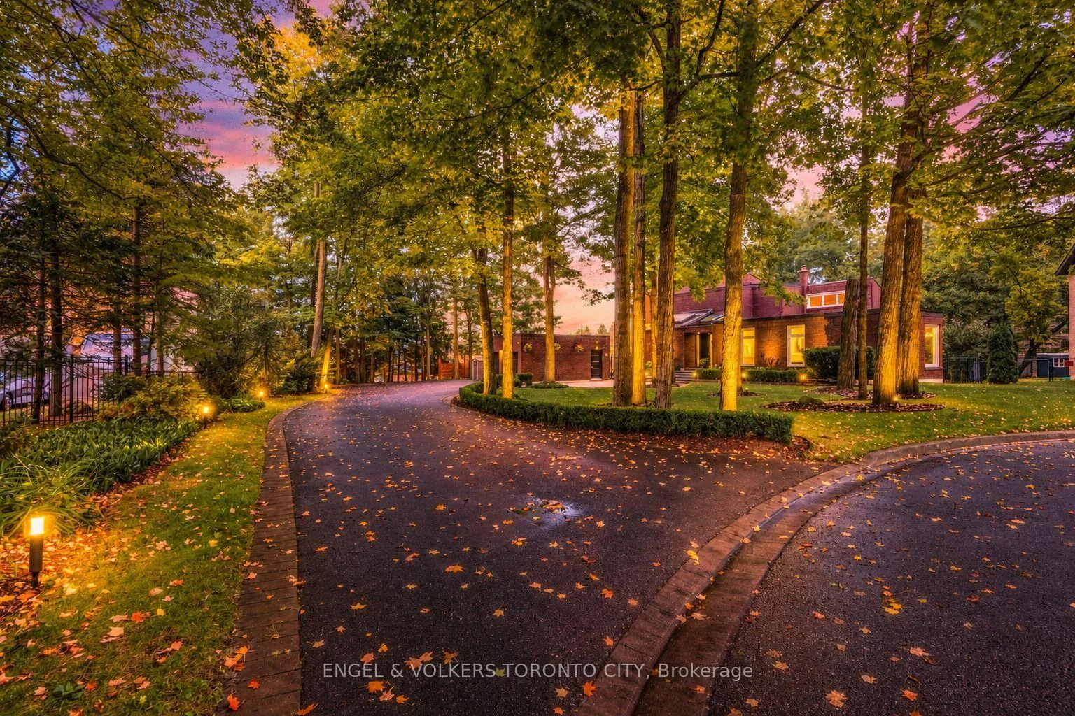 Photo 2 of 11 Cedarwood Crescent, King, Nobleton — HOMEH