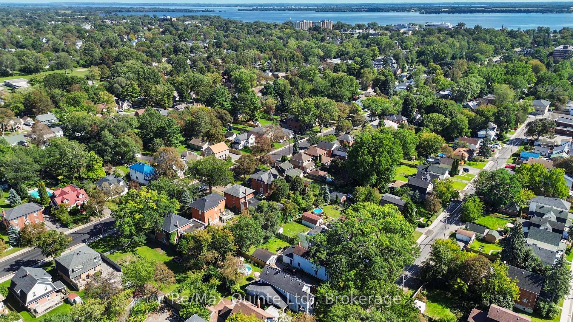 Photo 3 of 298 Bleecker Avenue, Belleville, Belleville Ward — HOMEH